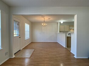 8222 Gold Tee Dr in Houston, TX - Building Photo - Building Photo