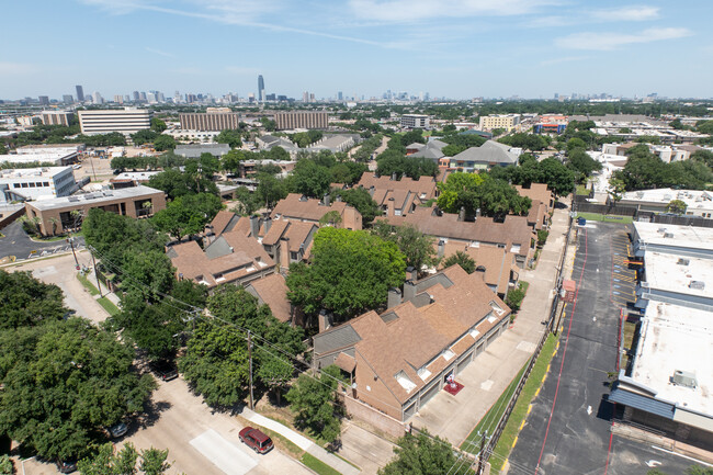 Sands Point Condominiums in Houston, TX - Building Photo - Building Photo