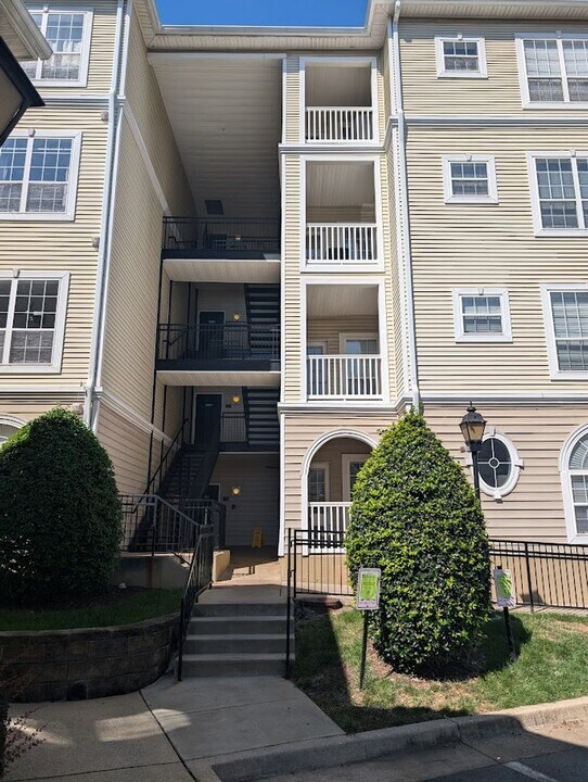 4560 Strutfield Ln in Alexandria, VA - Building Photo