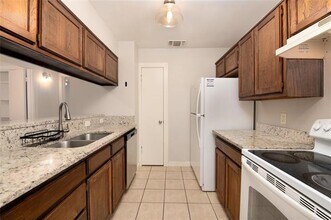 1717 Meadow Oak Dr in Denton, TX - Building Photo - Building Photo