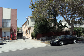 331 N Hayworth Ave in Los Angeles, CA - Foto de edificio - Primary Photo