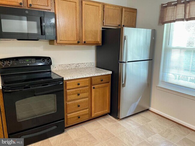 1002 Cambridge Ct in Palmyra, PA - Building Photo - Building Photo