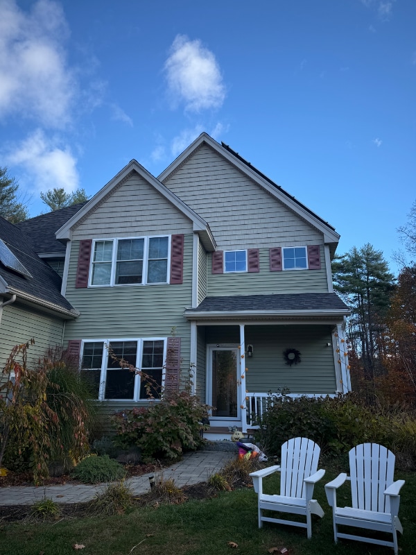 property at 140 Boxwood Ln