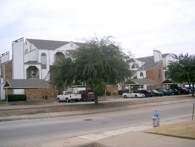 Westpoint Condominiums in Garland, TX - Foto de edificio - Building Photo