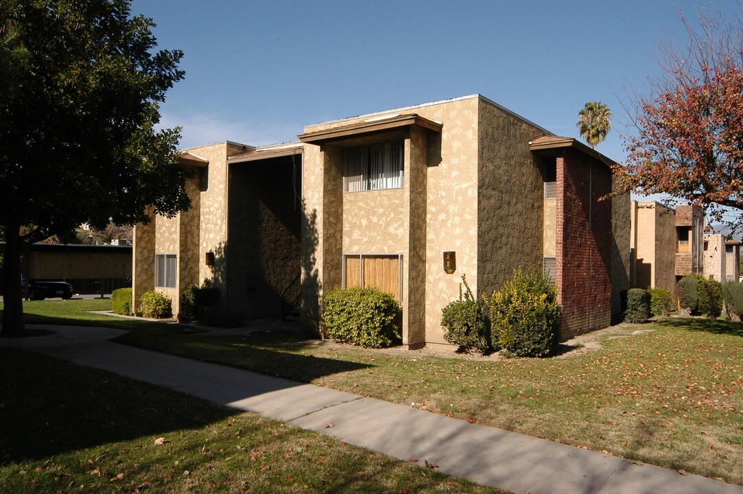 11140-11150 Poplar St in Loma Linda, CA - Foto de edificio
