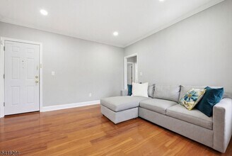 16 Munn St in Montclair, NJ - Building Photo - Building Photo