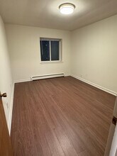 2260 N Summit Ave, Unit 206 in Milwaukee, WI - Building Photo - Building Photo