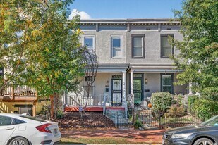 902 13th St NE in Washington, DC - Building Photo