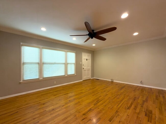 10428 Riverside Dr in Los Angeles, CA - Building Photo - Building Photo