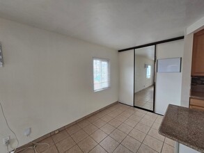 739-739 Santa Barbara Pl in San Diego, CA - Building Photo - Building Photo