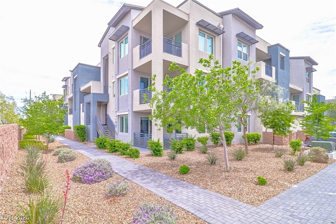 11290 Hidden Peak Ave in Las Vegas, NV - Building Photo