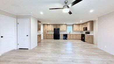 29647 Erie Ct in New Baltimore, MI - Building Photo - Building Photo