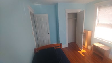 44 Woodbine St in Quincy, MA - Building Photo - Building Photo