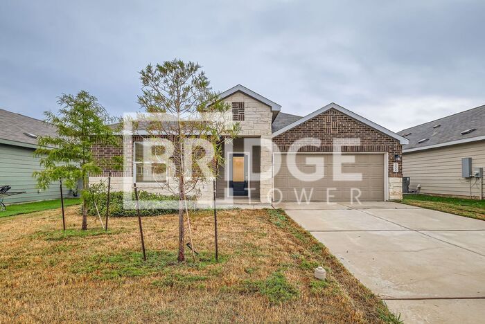 332 Cordova Ter in Seguin, TX - Building Photo