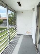 158 Northampton H, Unit 158 in West Palm Beach, FL - Building Photo - Building Photo