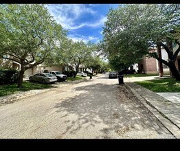 10142 Amber Flora Dr in San Antonio, TX - Building Photo - Building Photo