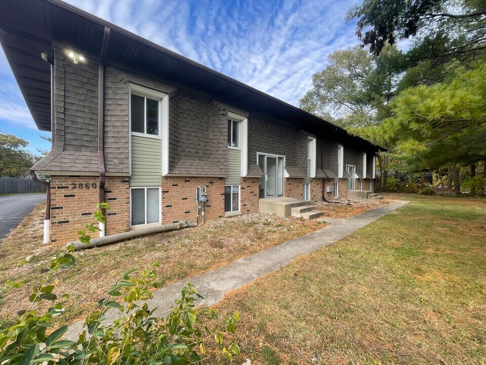 2860 S 9th St in Kalamazoo, MI - Building Photo