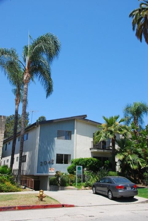 2043 Beachwood Drive, in Los Angeles, CA - Building Photo - Building Photo