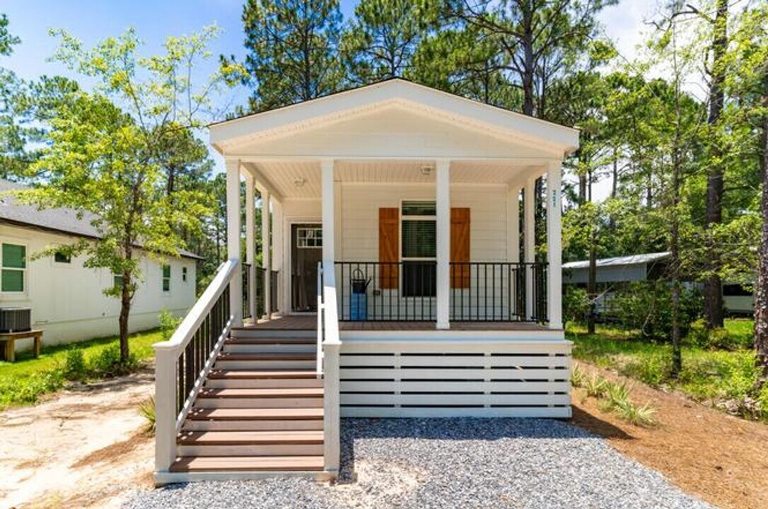 221 Central 6th St in Santa Rosa Beach, FL - Building Photo