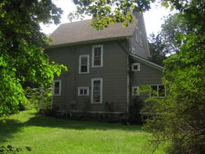 106 W Spring Dr in Twin Lakes, WI - Foto de edificio - Building Photo