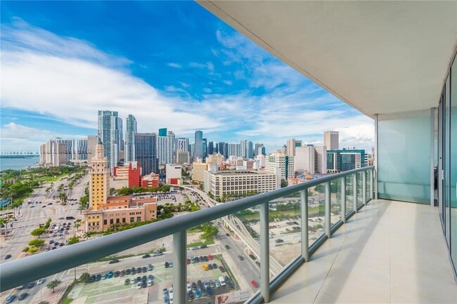 888 Biscayne Blvd, Unit 2103 in Miami, FL - Foto de edificio - Building Photo