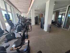 320 Seaview Ct in Marco Island, FL - Building Photo - Building Photo