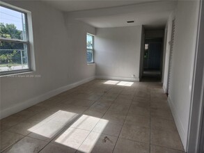 599 NW 94th St in Miami, FL - Building Photo - Building Photo