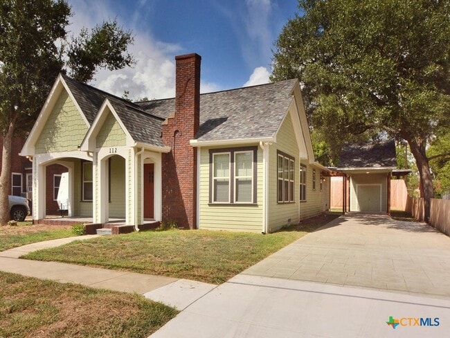 112 S Cypress Ave