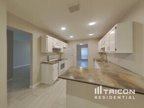 1151 W Romaine Cir in Jacksonville, FL - Building Photo - Building Photo
