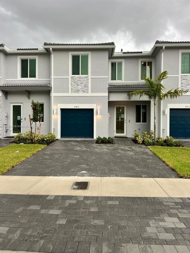 645 SE 14th Ct in Homestead, FL - Building Photo - Building Photo