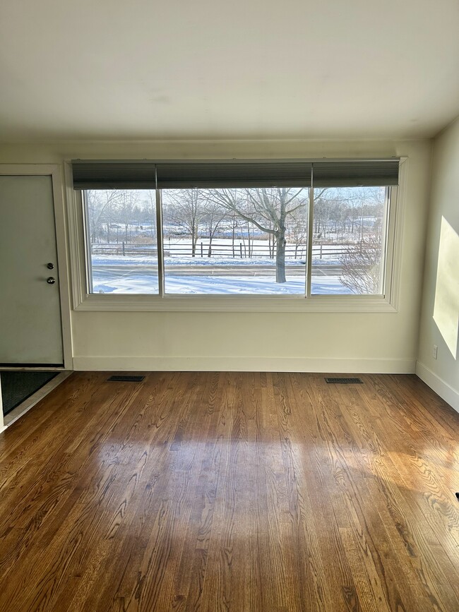 1216 N Fairview Ave, Unit 1216 N Fairview in Lansing, MI - Foto de edificio - Building Photo