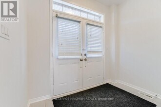 160 Gentile Cir in Vaughan, ON - Building Photo - Building Photo