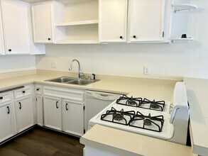 9885 Caspi Gardens Dr in Santee, CA - Building Photo - Building Photo