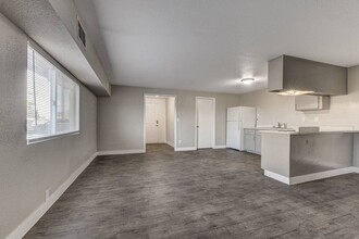 S & B Rents Apartments in Las Vegas, NV - Building Photo - Building Photo