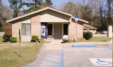 Southside Apartments in Marianna, FL - Foto de edificio - Building Photo