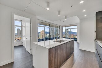 6511 Sussex Ave in Burnaby, BC - Building Photo - Building Photo