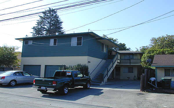 46 Nueva Ave in Redwood City, CA - Foto de edificio - Building Photo