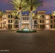 8 Biltmore Estates Dr in Phoenix, AZ - Foto de edificio - Building Photo