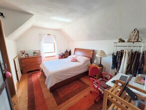 16 Leyden St, Unit 2 in Medford, MA - Foto de edificio - Building Photo