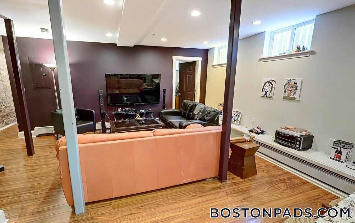 231 Norfolk St in Cambridge, MA - Building Photo