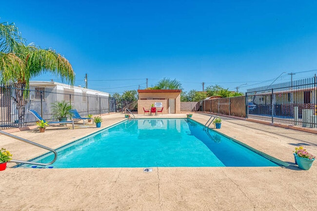 38 W Prince Rd in Tucson, AZ - Building Photo - Building Photo