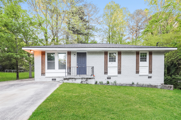 8224 Attleboro Dr in Jonesboro, GA - Building Photo