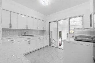 1107 El Rado St in Coral Gables, FL - Building Photo - Building Photo