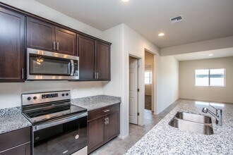 43760 Cypress Ln in Maricopa, AZ - Building Photo - Building Photo