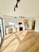 1785 NE 124th St, Unit 500 in North Miami, FL - Building Photo