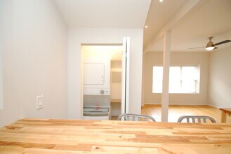 711 N Hoyne Ave, Unit 1n in Chicago, IL - Building Photo - Building Photo