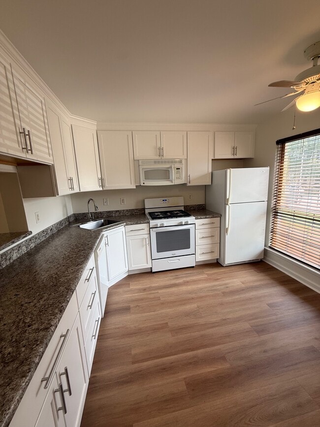 32 Cherokee Dr in Galloway, NJ - Foto de edificio - Building Photo