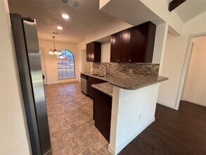 9215 Loren Ln in Houston, TX - Building Photo - Building Photo