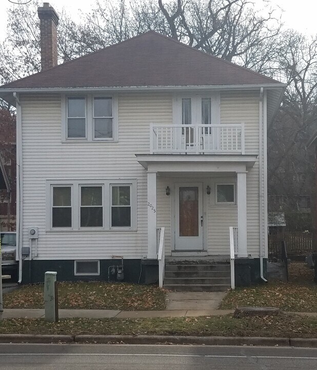2025 University Ave in Madison, WI - Building Photo