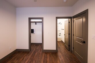 303 Park St in Springdale, AR - Foto de edificio - Building Photo